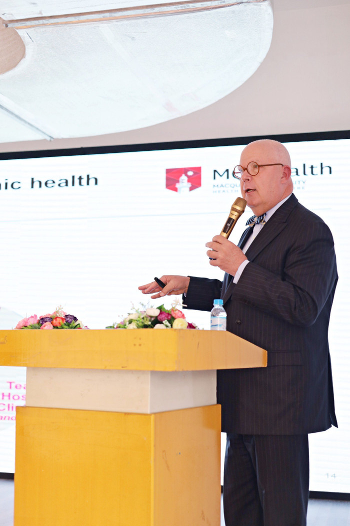 Giáo sư Bruce Dowton – Hiệu Trưởng Đại học Macquaire (Úc) phát biểu tham luận. anh 5 - Giáo sư Bruce Dowton.jpg