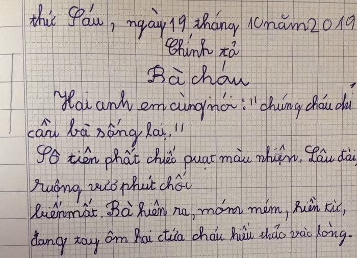 Chữ viết của học sinh liên quan đến vụ xin chuyển lớp. (Ảnh: H.L)