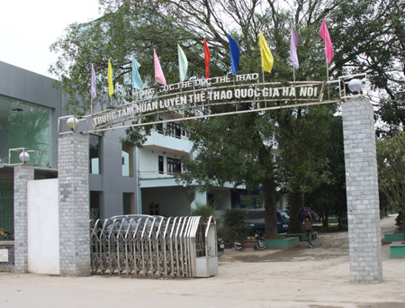 Trung tâm HLTTQG Hà Nội sẽ gặp khó khăn nếu mất đường vào khu B. Ảnh: Khánh Trình Trung tâm HLTTQG Hà Nội sẽ gặp khó khăn nếu mất đường vào khu B. Ảnh: Khánh Trình