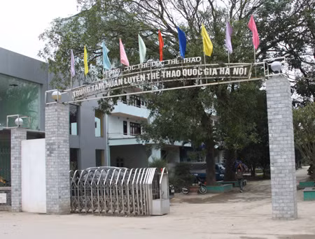 Trung tâm HLTTQG Hà Nội sẽ gặp khó khăn nếu mất đường vào khu B. Ảnh: Khánh Trình