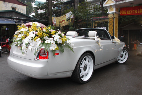 Drophead Coupe với gam màu trắng nổi bật. Ảnh: Quyền Anh, VnExpress