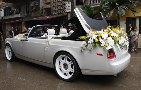 Rolls-Royce Drophead Coupe hạ mui. Ảnh: Quyền Anh, VnExpress