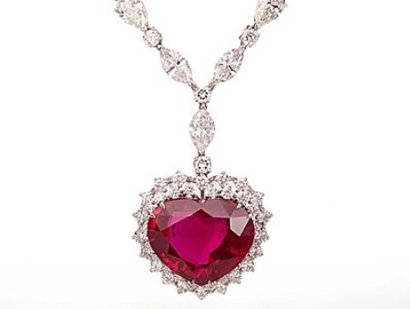 Trong tất cả những trang sức cao cấp chế tác trên thế giới, không thể có món nào đắt hơn chiếc dây chuyền mang tên Heart of the Kingdom của hãng Garrard. Người yêu thích trang sức, phụ kiện sẽ phải bỏ ra 14 triệu USD mới được quyền sở hữu món nữ trang này. Ảnh: World Most Expensive Trong tất cả những trang sức cao cấp chế tác trên thế giới, không thể có món nào đắt hơn chiếc dây chuyền mang tên Heart of the Kingdom của hãng Garrard. Người yêu thích trang sức, phụ kiện sẽ phải bỏ ra 14 triệu USD mới được quyền sở hữu món nữ trang này. Ảnh: World Most Expensive