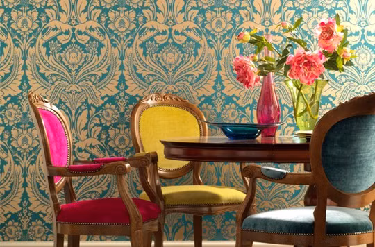 Phòng ăn kiểu truyền thống nhưng vẫn đầy màu sắc