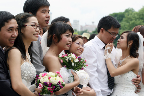 Ngày hạnh phúc của 200 bạn trẻ. Ảnh: Ngôi sao Ngày hạnh phúc của 200 bạn trẻ. Ảnh: Ngôi sao