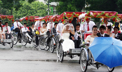 Mặc dù trời mưa to... Ảnh: Ngôi sao Mặc dù trời mưa to... Ảnh: Ngôi sao