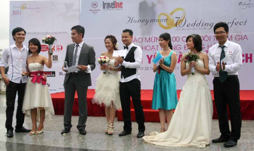 Cặp đôi Thành Trung - Kim Ngân (đứng giữa) đã giành chiến thắng. Ảnh: Sài gòn tiếp thị Cặp đôi Thành Trung - Kim Ngân (đứng giữa) đã giành chiến thắng. Ảnh: Sài gòn tiếp thị