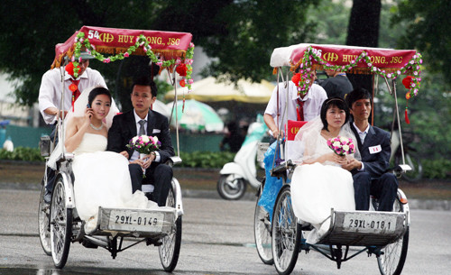 ... nhưng các đôi vẫn tươi cười. Ảnh: Ngôi sao ... nhưng các đôi vẫn tươi cười. Ảnh: Ngôi sao