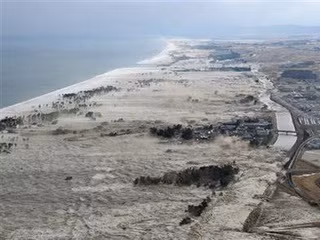 Sóng thần tấn công Nhật Bản vào ngày 11.3.2011. Ảnh: Reuters