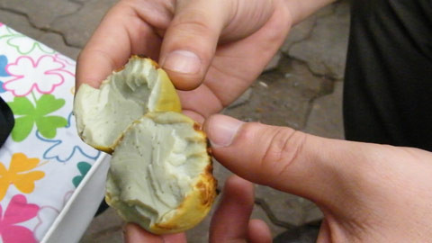 Trứng gà nướng Thái Lan mới xuất hiện ở Hà Nội. Ảnh: Châu Giang Trứng gà nướng Thái Lan mới xuất hiện ở Hà Nội. Ảnh: Châu Giang