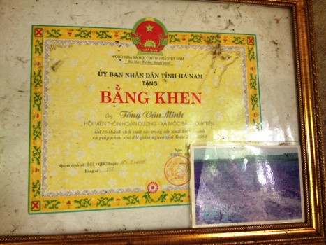 Mô hình trang trại của gia đình ông Minh được nhiều cấp ngành từ Trung ương đến địa phương tặng bằng khen, giấy khen. Mô hình trang trại của gia đình ông Minh được nhiều cấp ngành từ Trung ương đến địa phương tặng bằng khen, giấy khen.