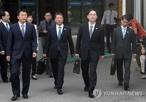 Phái đoàn Hàn Quốc tới Bàn Môn Điếm đàm phán với Bắc Triều Tiên sáng nay 9/6 Phái đoàn Hàn Quốc tới Bàn Môn Điếm đàm phán với Bắc Triều Tiên sáng nay 9/6