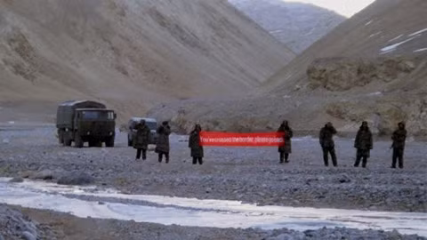 1 trung đội lính Trung Quốc xâm nhập vào sâu lãnh thổ Ấn Độ 19 km hạ trại hôm 15/4