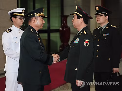 Tổng tham mưu trưởng Hàn Quốc (trái) gặp người đồng cấp Trung Quốc tại Bắc Kinh Tổng tham mưu trưởng Hàn Quốc (trái) gặp người đồng cấp Trung Quốc tại Bắc Kinh