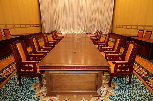 Căn phòng sẽ diễn ra hội đàm cấp Bộ trưởng giữa 2 miền Triều Tiên tại Seoul, Hàn Quốc ngày mai Căn phòng sẽ diễn ra hội đàm cấp Bộ trưởng giữa 2 miền Triều Tiên tại Seoul, Hàn Quốc ngày mai