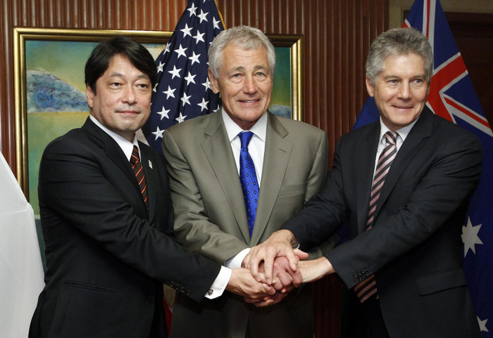 3 Bộ trưởng Quốc phòng Nhật - Mỹ - Úc (trái qua phải) bên lề đối thoại an ninh Shangri-la 12 tại Singapore ngày hôm qua 1/6 3 Bộ trưởng Quốc phòng Nhật - Mỹ - Úc (trái qua phải) bên lề đối thoại an ninh Shangri-la 12 tại Singapore ngày hôm qua 1/6