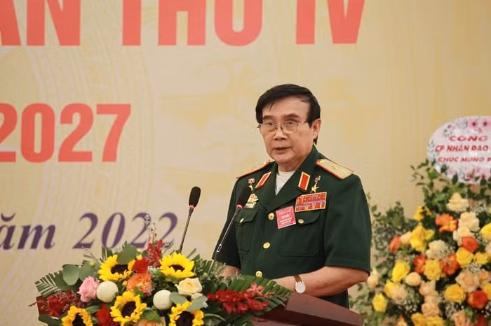 Thay mặt Đoàn Chủ tịch, Anh hùng Lực lượng vũ trang nhân dân, Thiếu tướng Lê Mã Lương phát biểu khai mạc Đại hội.