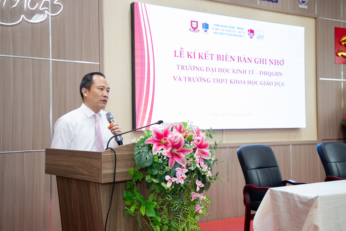 Hieu truong ĐH Kinh tế.jpg