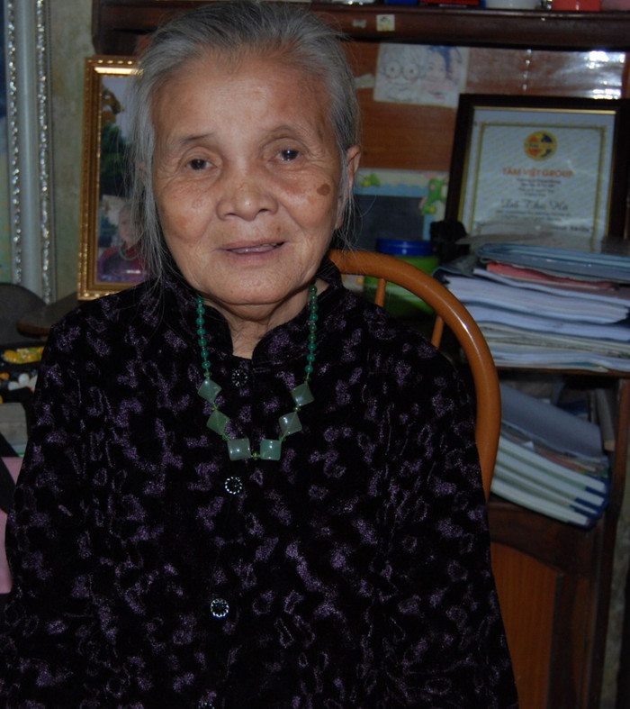 Bà Hồ Hương Nam đã 80 tuổi nhưng vẫn ngày ngày tận tụy với học sinh ở lớp học tình thương. Đến nay tròn 15 năm bà tình nguyện "lái đò" không công... Những hình ảnh xúc động... "Mẹ hiền của chúng con" Chùm ảnh: Ước mơ của trẻ thơ qua tranh vẽ Chùm ảnh: "Phiêu" cùng xe tự chế độc nhất vô nhị của học trò vùng cao Những bức ảnh đen trắng quý hiếm về học sinh thời chiến Bà Hồ Hương Nam đã 80 tuổi nhưng vẫn ngày ngày tận tụy với học sinh ở lớp học tình thương. Đến nay tròn 15 năm bà tình nguyện "lái đò" không công... Những hình ảnh xúc động... "Mẹ hiền của chúng con" Chùm ảnh: Ước mơ của trẻ thơ qua tranh vẽ Chùm ảnh: "Phiêu" cùng xe tự chế độc nhất vô nhị của học trò vùng cao Những bức ảnh đen trắng quý hiếm về học sinh thời chiến