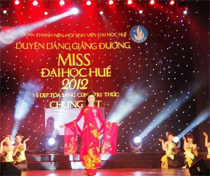 Tha thướt tà áo dài. >>Những hotgirl xinh đẹp làm điên đảo cư dân mạng (P1) >>Những nữ sinh đẹp hơn cả búp bê Babie Những khoảnh khắc đáng yêu của Á hậu Dương Tú Anh Những hotgirl xinh đẹp làm "điên đảo" cư dân mạng (P3) Những hotgirl xinh đẹp làm "điên đảo" cư dân mạng (P2) Những nữ sinh đẹp hơn cả búp bê Barbie (P2)