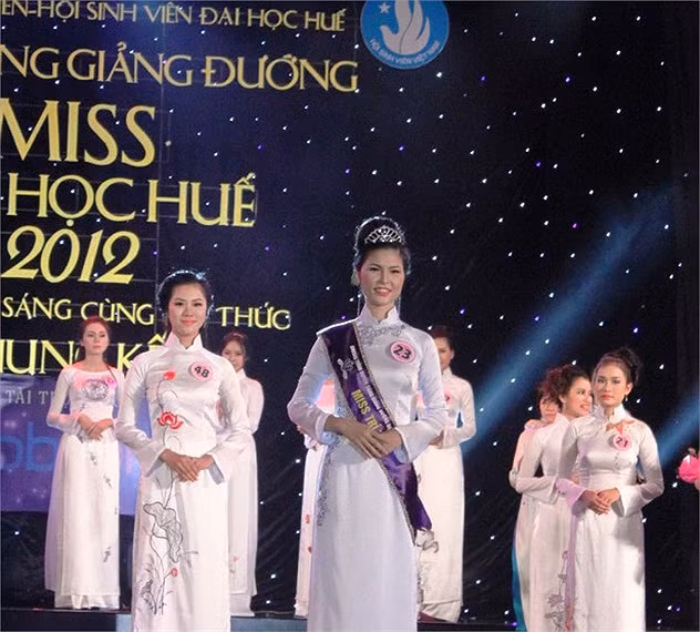 Tinh khôi áo dài trắng, màu áo tuổi trẻ. >>Những hotgirl xinh đẹp làm điên đảo cư dân mạng (P1) >>Những nữ sinh đẹp hơn cả búp bê Babie Những khoảnh khắc đáng yêu của Á hậu Dương Tú Anh Những hotgirl xinh đẹp làm "điên đảo" cư dân mạng (P3) Những hotgirl xinh đẹp làm "điên đảo" cư dân mạng (P2) Những nữ sinh đẹp hơn cả búp bê Barbie (P2)