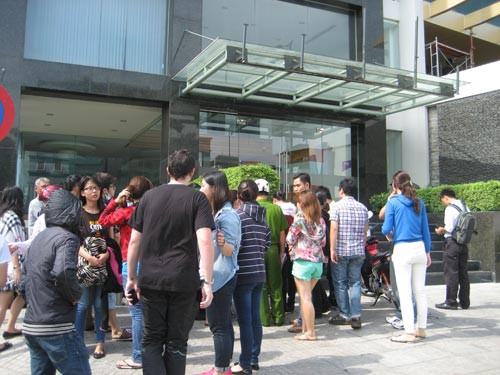 Công an phường đã có mặt để tìm hiểu giải quyết vụ việc. Công an phường đã có mặt để tìm hiểu giải quyết vụ việc.