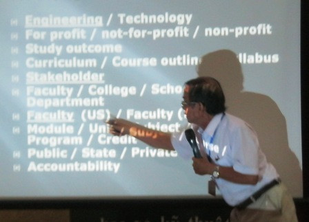 PGS.TS Lưu Tiến Hiệp chỉ ra những hạn chế cho việc hội nhập quốc tế của GDĐH Việt Nam.