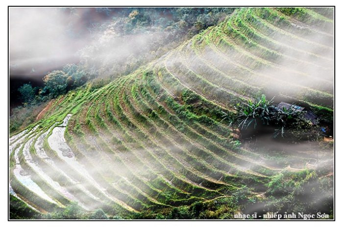 Chập trùng bao lớp núi đồi Mây vờn gió cuốn nặng lòng thi nhân Ruộng bậc thang (Ảnh: Nhạc sĩ – NAG Ngọc Sơn) Chập trùng bao lớp núi đồi Mây vờn gió cuốn nặng lòng thi nhân Ruộng bậc thang (Ảnh: Nhạc sĩ – NAG Ngọc Sơn)