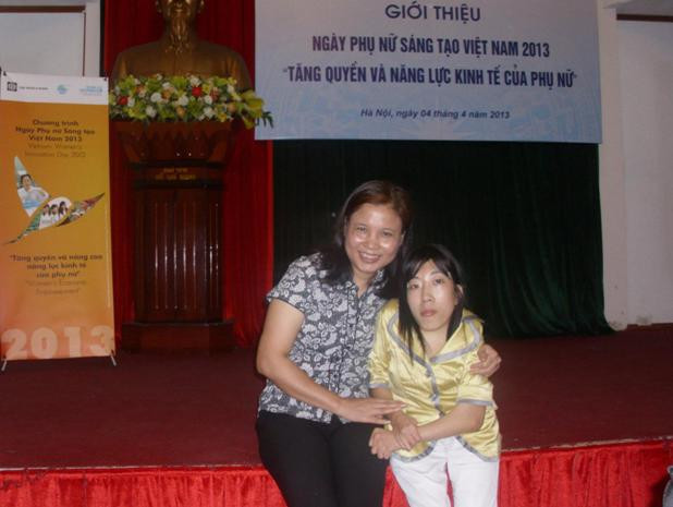 Chị Nga tham gia chương trình “Phụ nữ sáng tạo việt nam 2013” Chị Nga tham gia chương trình “Phụ nữ sáng tạo việt nam 2013”