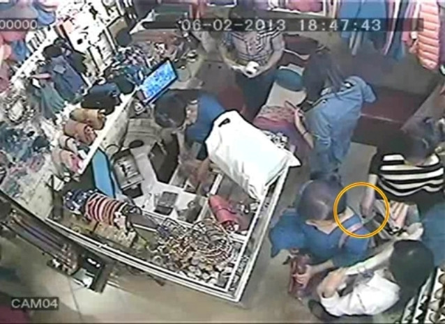 Nhưng không được con mồi bước sang hướng khác Nhưng không được con mồi bước sang hướng khác