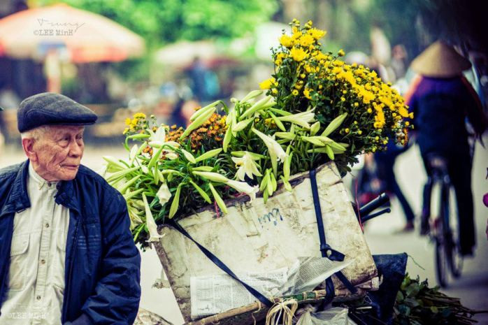Hoa loa kèn loang trên phố Màu trắng như nỗi nhớ Hoa loa kèn tháng tư ( Tác giả: Lê Minh) Hoa loa kèn loang trên phố Màu trắng như nỗi nhớ Hoa loa kèn tháng tư ( Tác giả: Lê Minh)