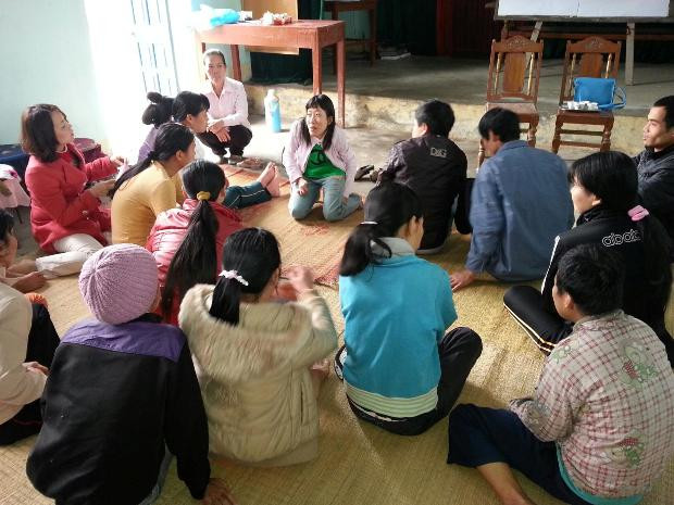 Chị nga trong một buổi giao lưu với học viên mới Chị nga trong một buổi giao lưu với học viên mới