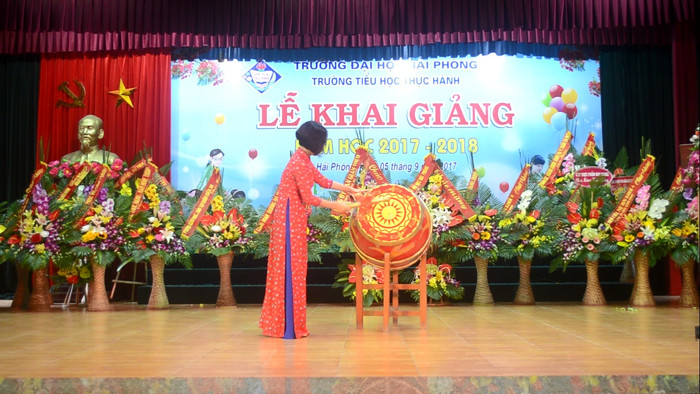 Việc đào tao gắn liền với thực hành đang giúp sinh viên sư phạm của Hải Phòng có cơ hội tìm việc làm cao (Trong ảnh: Lễ Khai giảng trường tiểu học thực hành của Đại học Hải Phòng. Ảnh: Cổng thông tin Đại học Hải Phòng) Việc đào tao gắn liền với thực hành đang giúp sinh viên sư phạm của Hải Phòng có cơ hội tìm việc làm cao (Trong ảnh: Lễ Khai giảng trường tiểu học thực hành của Đại học Hải Phòng. Ảnh: Cổng thông tin Đại học Hải Phòng)