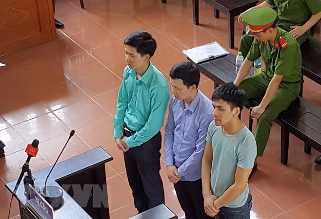 Trách nhiệm của lãnh đạo Sở y tế tỉnh Hòa Bình ở đâu trong vụ xét xử bác sĩ Hoàng Công Lương? (Ảnh: TTXVN) Trách nhiệm của lãnh đạo Sở y tế tỉnh Hòa Bình ở đâu trong vụ xét xử bác sĩ Hoàng Công Lương? (Ảnh: TTXVN)