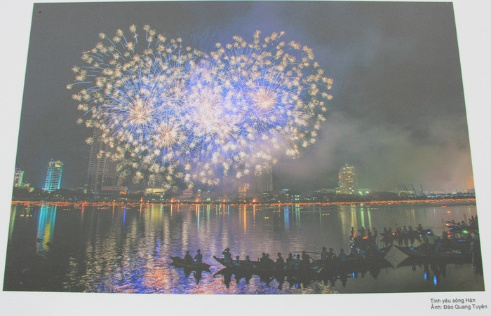 Tình yêu sông Hàn. Ảnh: Đào Quang Tuyên Tình yêu sông Hàn. Ảnh: Đào Quang Tuyên