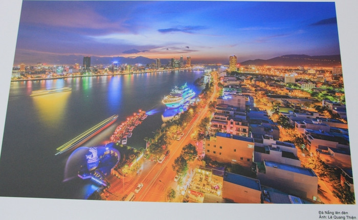 Đà Nẵng lên đèn. Ảnh: Quang Thiện Đà Nẵng lên đèn. Ảnh: Quang Thiện