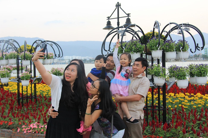 Cả gia đình ấm áp trong ngày Xuân