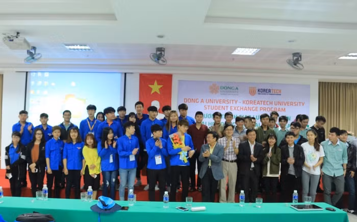 Chuỗi hoạt động mang đậm dấu ấn văn hóa hai nước Việt Nam và Hàn Quốc được tổ chức khi hai nước vừa kỷ niệm 24 năm thiết lập quan hệ ngoại giao Việt Nam-Hàn Quốc. Ảnh: K.L