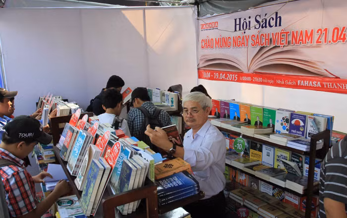 "Ngày sách Đà Nẵng 2015" được Sở Thông tin và Truyền thông Đà Nẵng chủ trì phối hợp với các đơn vị tổ chức. Tại đây, có sự tham gia của 10 đơn vị hoạt động trong trong lĩnh vực xuất bản, phát hành, văn hóa, văn nghệ trên địa bàn thành phố, bao gồm 12 gian hàng trưng bày, giới thiệu các ấn phẩm sách có chất lượng về các chủ đề về Văn hóa xứ Quảng, Thanh-Thiếu nhi, Chủ quyền biển đảo Việt Nam, Thực hành kỹ năng sống…