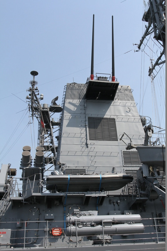 Nhiều thiết bị, vũ khí hiện đại trên hai tàu... Nhiều thiết bị, vũ khí hiện đại trên hai tàu...