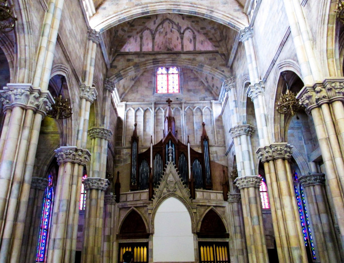 Bên cạnh hệ thống hạ tầng phục vụ hoạt động lưu trú đầy tiện nghi, Làng Pháp tại Bà Nà Hills cũng sở hữu cơ sở vật chất hiện đại, sẵn sàng đáp ứng nhu cầu du lịch MICE, tổ chức các sự kiện quy mô lớn, đẳng cấp quốc tế như phòng hội nghị, hệ thống spa đẳng cấp; bể bơi khép kín, chương trình hoạt động giải trí bốn mùa dành cho người lớn và trẻ em; hệ thống nhà hàng, khu mua sắm, bar, cafe ngoài trời... Bên cạnh hệ thống hạ tầng phục vụ hoạt động lưu trú đầy tiện nghi, Làng Pháp tại Bà Nà Hills cũng sở hữu cơ sở vật chất hiện đại, sẵn sàng đáp ứng nhu cầu du lịch MICE, tổ chức các sự kiện quy mô lớn, đẳng cấp quốc tế như phòng hội nghị, hệ thống spa đẳng cấp; bể bơi khép kín, chương trình hoạt động giải trí bốn mùa dành cho người lớn và trẻ em; hệ thống nhà hàng, khu mua sắm, bar, cafe ngoài trời...