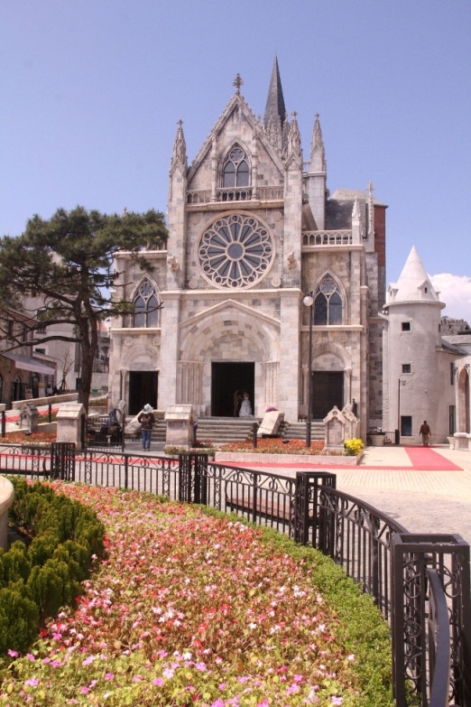 Hệ thống nội thất phòng nghỉ và không gian cảnh quan tại đây được bài trí công phu; từng chi tiết, vật dụng đều mang âm hưởng và phong cách Châu Âu cổ điển. Hệ thống nội thất phòng nghỉ và không gian cảnh quan tại đây được bài trí công phu; từng chi tiết, vật dụng đều mang âm hưởng và phong cách Châu Âu cổ điển.