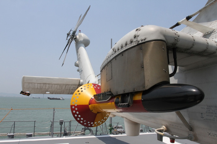 ...trên máy bay trực thăng cũng trang bị một số vũ khí hiện đại. ...trên máy bay trực thăng cũng trang bị một số vũ khí hiện đại.