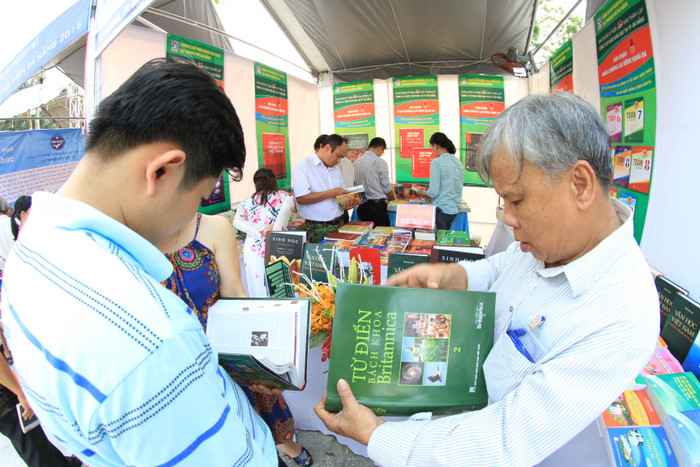 Đây là năm đầu tiên "Ngày sách Đà Nẵng" được tổ chức. "Ngày sách Đà Nẵng" sẽ trở thành một hoạt động thường niên của thành phố, sẽ góp phần khơi dậy niềm đam mê đọc sách cho mỗi người dân, đánh thức tình yêu sách của giới trẻ và vực dậy văn hóa đọc trong cộng đồng thành phố. "Ngày sách Đà Nẵng" sẽ kết thúc vào chiều ngày 19/4. Đây là năm đầu tiên "Ngày sách Đà Nẵng" được tổ chức. "Ngày sách Đà Nẵng" sẽ trở thành một hoạt động thường niên của thành phố, sẽ góp phần khơi dậy niềm đam mê đọc sách cho mỗi người dân, đánh thức tình yêu sách của giới trẻ và vực dậy văn hóa đọc trong cộng đồng thành phố. "Ngày sách Đà Nẵng" sẽ kết thúc vào chiều ngày 19/4.