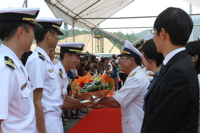Lễ đón đoàn được diễn ra trang trọng ngay tại cầu cảng Tiên Sa... Lễ đón đoàn được diễn ra trang trọng ngay tại cầu cảng Tiên Sa...