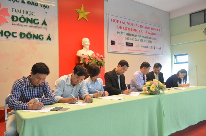ĐH Đông Á hợp tác với các doanh nghiệp du lịch lớn trên địa bàn Đà Nẵng phát triển nhân lực ngành du lịch - đào tạo gắn với việc làm.