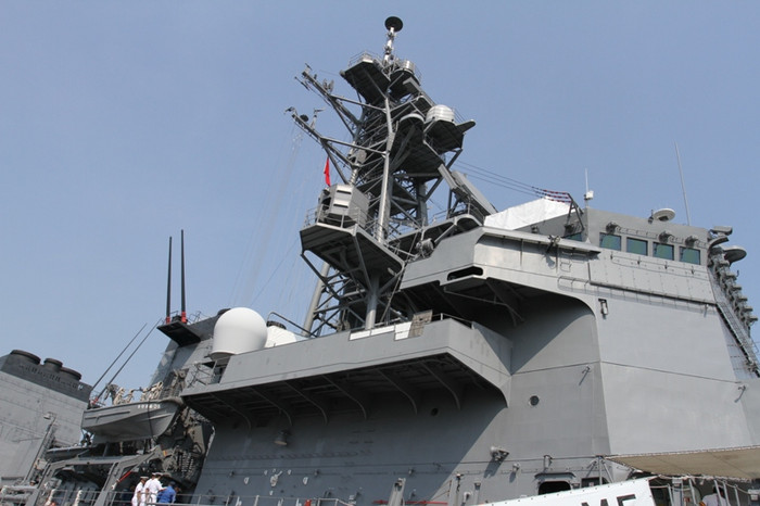 Dịp này, Hải quân giữa hai nước cũng sẽ có chương trình huấn luyện chung trên biển. Dịp này, Hải quân giữa hai nước cũng sẽ có chương trình huấn luyện chung trên biển.