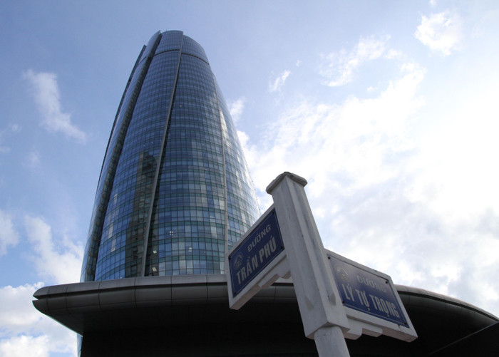 Tòa nhà Trung tâm Hành chính TP Đà Nẵng nằm tại ngã tư Trần Phú – Lý Tự Trọng, hướng ra dòng sông Hàn thơ mộng...