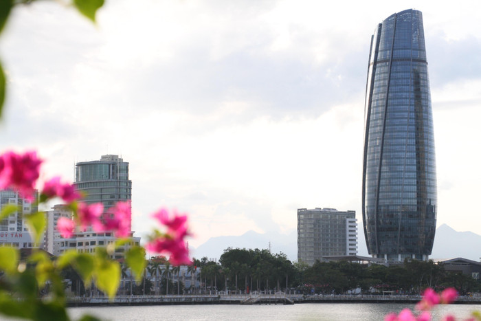 Được khởi công vào tháng 11/2008, sau gần 6 năm xây dựng, vào ngày 8/9, tòa nhà Trung tâm Hành chính TP Đà Nẵng cao 36 tầng đã chính thức đi vào hoạt động.