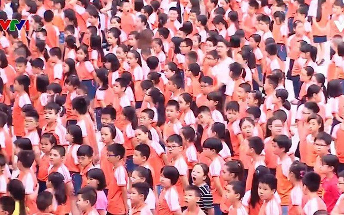 Quá tải sĩ số trường công tại Hà Nội ngày càng nghiêm trọng, ảnh minh họa: VTV.vn. Quá tải sĩ số trường công tại Hà Nội ngày càng nghiêm trọng, ảnh minh họa: VTV.vn.